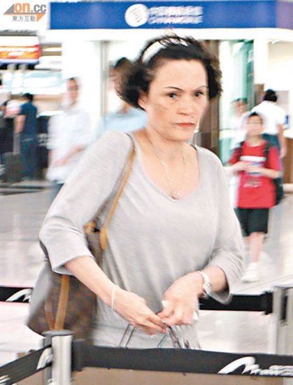 张柏芝妈妈谈艳照门替柏芝叫屈:女儿太无辜