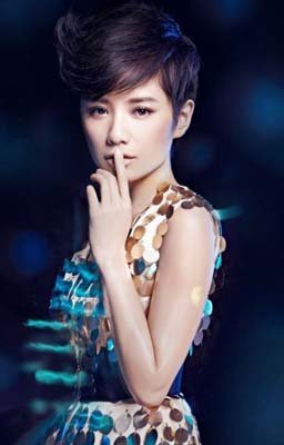 好声音女主持伊一被曝患重病 主持工作已被暂停