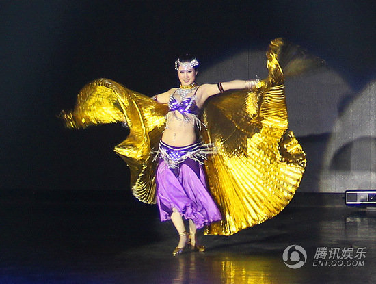 组图:芙蓉姐姐跳肚皮舞 水蛇腰反弹遭网友吐槽