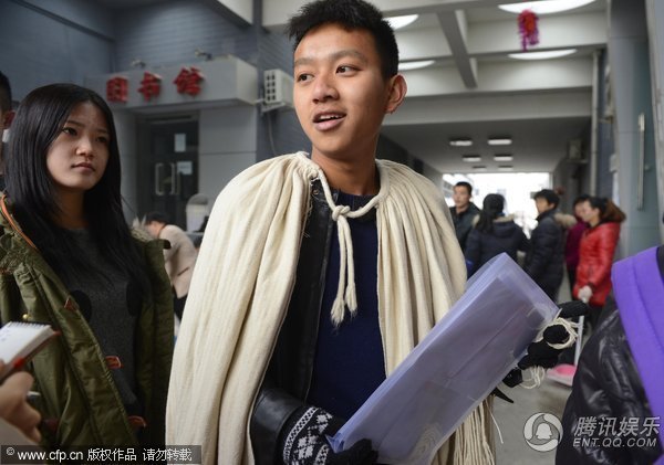 中戏表演系新生初试举行 披风哥、哈欠妹抢镜